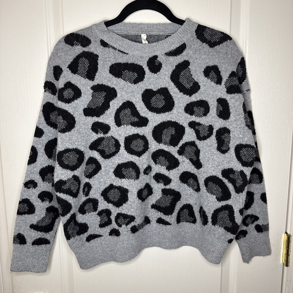 Dreamers by Debut Gray Black Leopard Print Knit Sweater Size M Oversized Cozy
